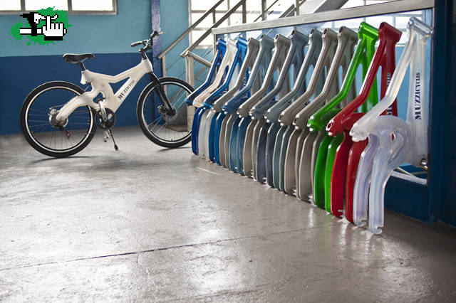 Cuadro de Bicicletas de botellas recicladas (Taringa)