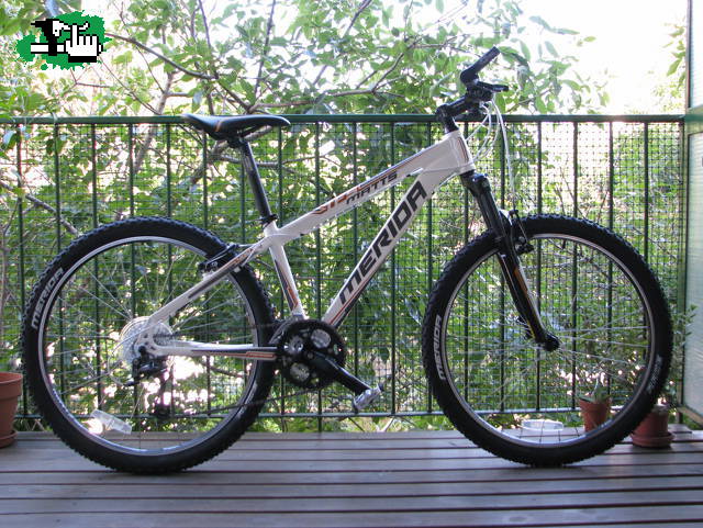ROBARON mi bicicleta Montanbike MERIDA TFS 400 MATTS BLANCA