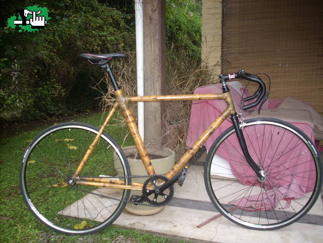bicicleta de bambu en San Miguel, Buenos Aires, Argentina