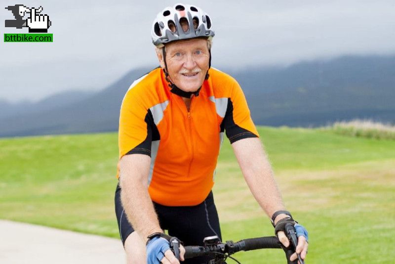 Andar en bicicleta hasta edad avanzada mantiene el cuerpo sano
